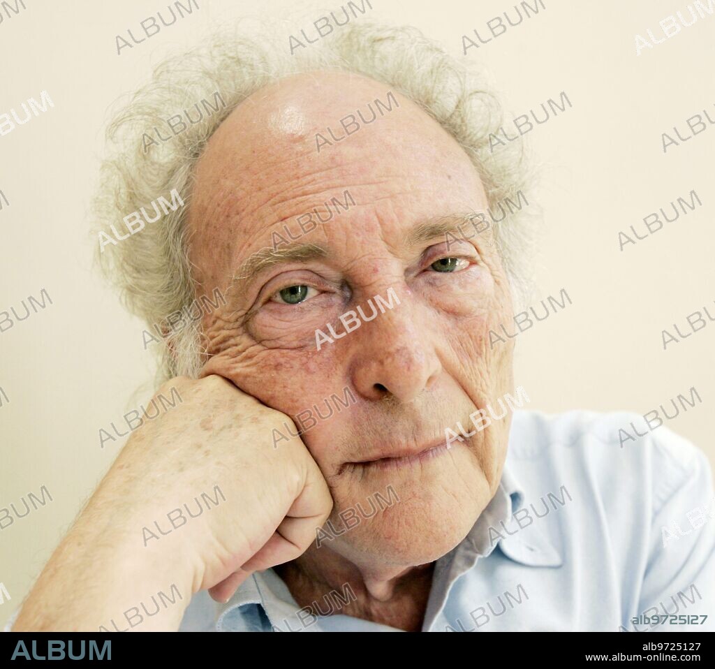Madrid, 04/09/2007. Entrevista al escritor y divulgador científico Eduardo Punset, por la publicación de su último libro: «El viaje al amor. Las nuevas claves científicas». Foto: Sigefredo ARCHDC.
