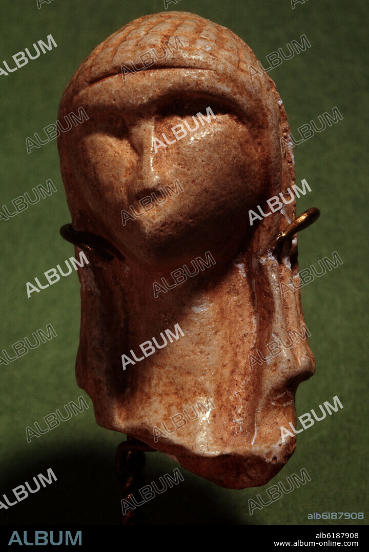 VENUS DE BRASSEMPOUY - ESTATUILLA PALEOLITICA TALLADA EN MARFIL - 30.000 AÑOS DE ANTIGÜEDAD - 3,5 cm -.