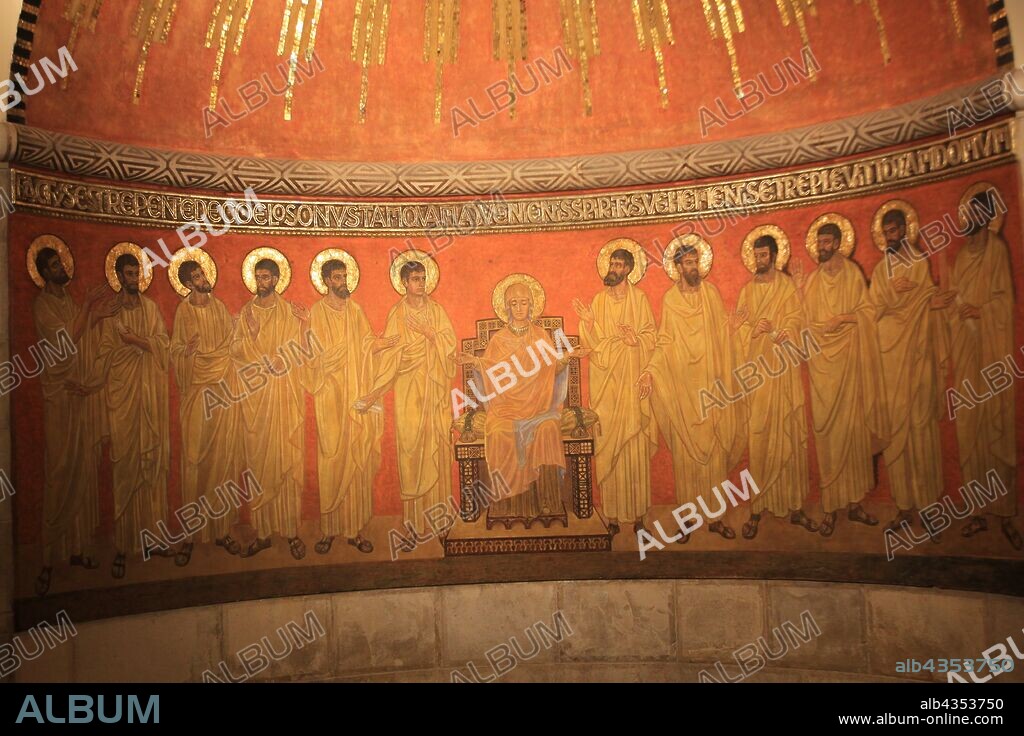 ISRAEL. JERUSALEM. ABADIA DE HAGIA MARIA , DONDE SEGUN LA TRADICION TUVO LUGAR LA DORMICION DE LA VIRGEN. MARIA , POR LO QUE ANTIGUAMENTE SE LA CONOCIA POR LA ABADIA DE LA DORMICION. LA VIRGEN MARIA Y LOS DOCE APOSTOLES DE JESUS, EN EL ALTAR DE LA CRIPTA DE LA IGLESIA DE LA DORMICION.