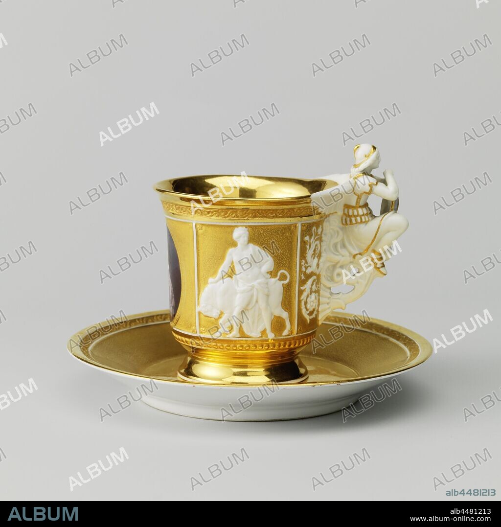 Cup and saucer with the portrait of Maria van Hohenzollern-Sigmaringen, Porcelain cup and saucer, painted on the enamel in enamel colors and gold. The head has a foot and the outer wall is divided into four compartments with in one a medallion with the portrait of Maria van Hohenzollern-Sigmaringen, signed 'A. Ambronn '. A classical representation on both sides of this in relief: Hercules with the lion and Europe with the bull. The ear is in the shape of a winged, classically dressed person, kneeling on curls that end in leaf vines on the head. The figure leans with both arms on a coat of arms with the couple's alliance weapon with the motto 'NICHTS OHNE GOTT'. The front of the dish is covered with gold with a recessed medallion on the shelf with the crowned monogram of Maria van Hohenzollern-Sigmaringen in the shape of a mirrored M.H [?]. On the wall a decoration in gold and the border with a band of vines in relief. The head is marked on the underside with the scepter including a medallion with the eagle, a scepter and a globe in its claws. The margin reads' KOENIGL. PORZELLAN MANUFAKTUR '. On the right the letter S and D. The same applies to the dish, only the letter M is mentioned here., Königliche Porzellan Manufaktur, Berlin, c. 1867, porcelain (material), glaze, gold (metal), vitrification, h 11.5 cm h 2.7 cm × d 18.0 cm.