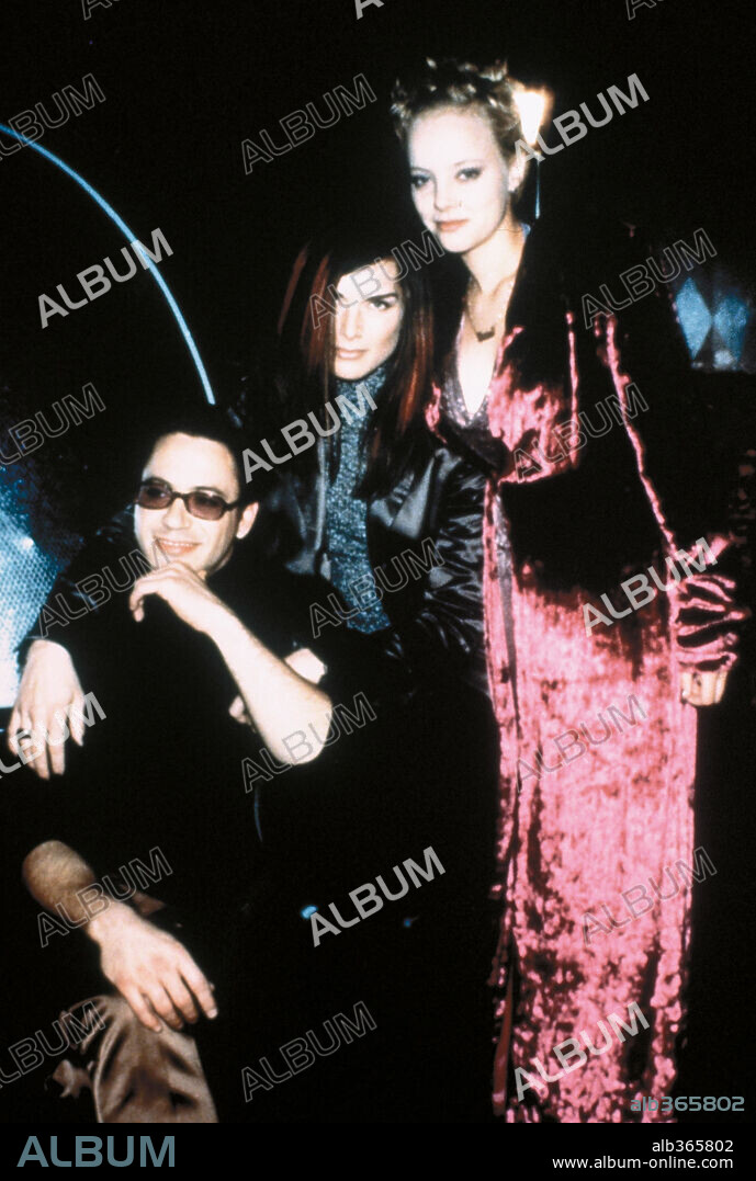 BROOKE SHIELDS and ROBERT DOWNEY JR. in BLACK AND WHITE, 1999, directed by JAMES TOBACK. Copyright SCREEN GEMS.