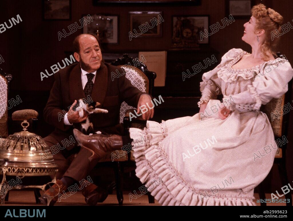 MIHURA, MIGUEL. ESCRITOR ESPAÑOL. MADRID 1905-1977. TEATRO."SUBLIME DECISION",REPRESENTACION TEATRAL EN MADRID. DIRECCION/ ANGEL GARCIA MORENO ACTORES. ANGEL DE ANDRES. VERONICA FORQUE.