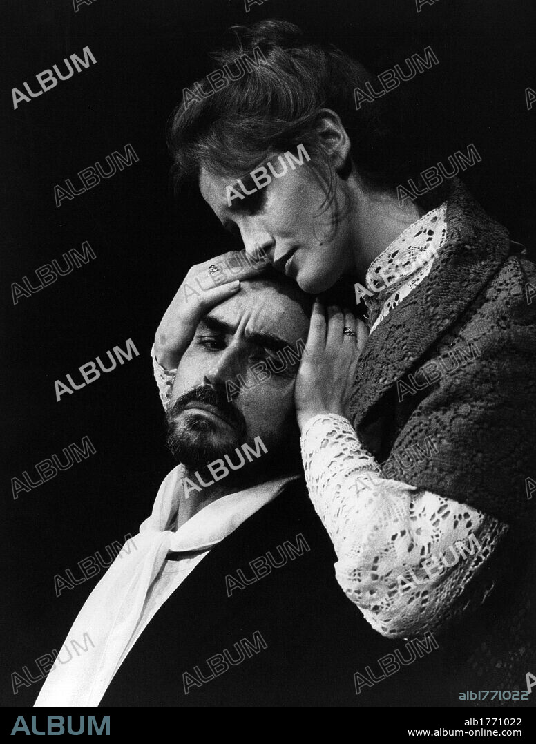 Vittorio Gassman and Leda Negroni on stage. The Italian actors Leda Negroni e Vittorio Gassman in the drama 'O Cesare o nessuno', at the Teatro la Pergola. Florence, December 1974.