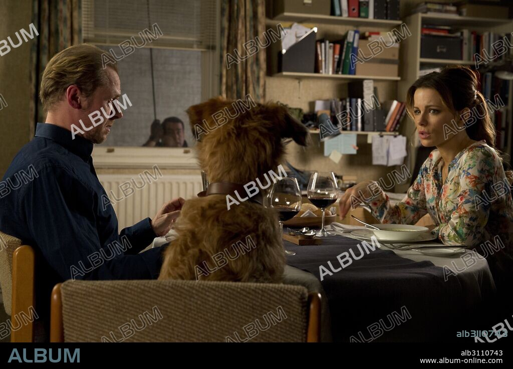 KATE BECKINSALE und SIMON PEGG in ABSOLUTELY ANYTHING, 2015, unter der Regie von TERRY JONES. Copyright BILL AND BEN PRODUCTIONS/GFM FILMS.