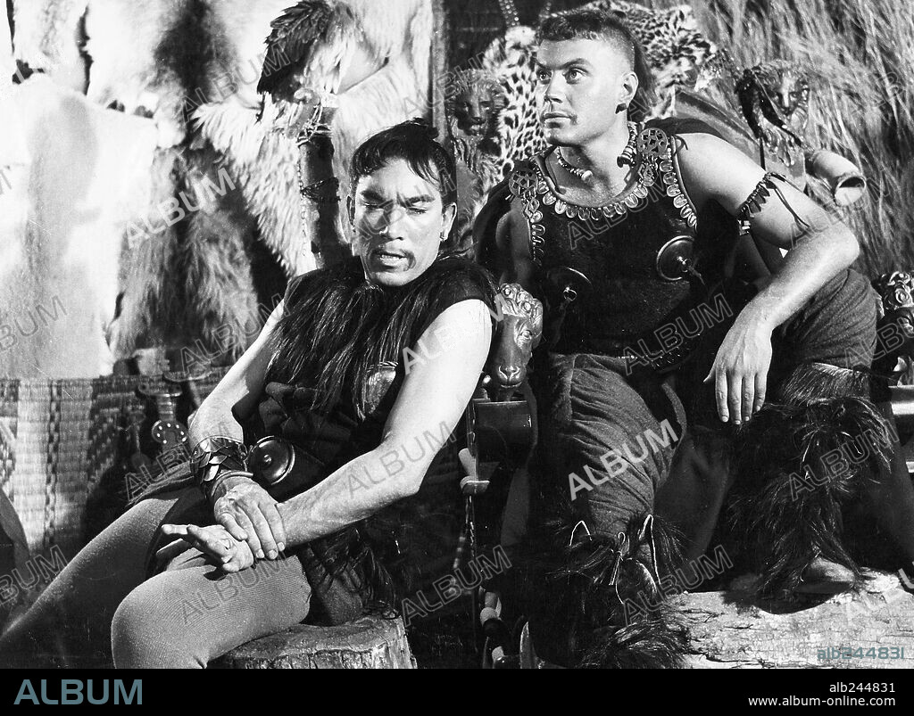 ANTHONY QUINN y ETTORE MANNI en HOMBRE O DEMONIO, 1954 (ATTILA). Copyright LUX FILMS/PONTI-DE LAURENTIIS.