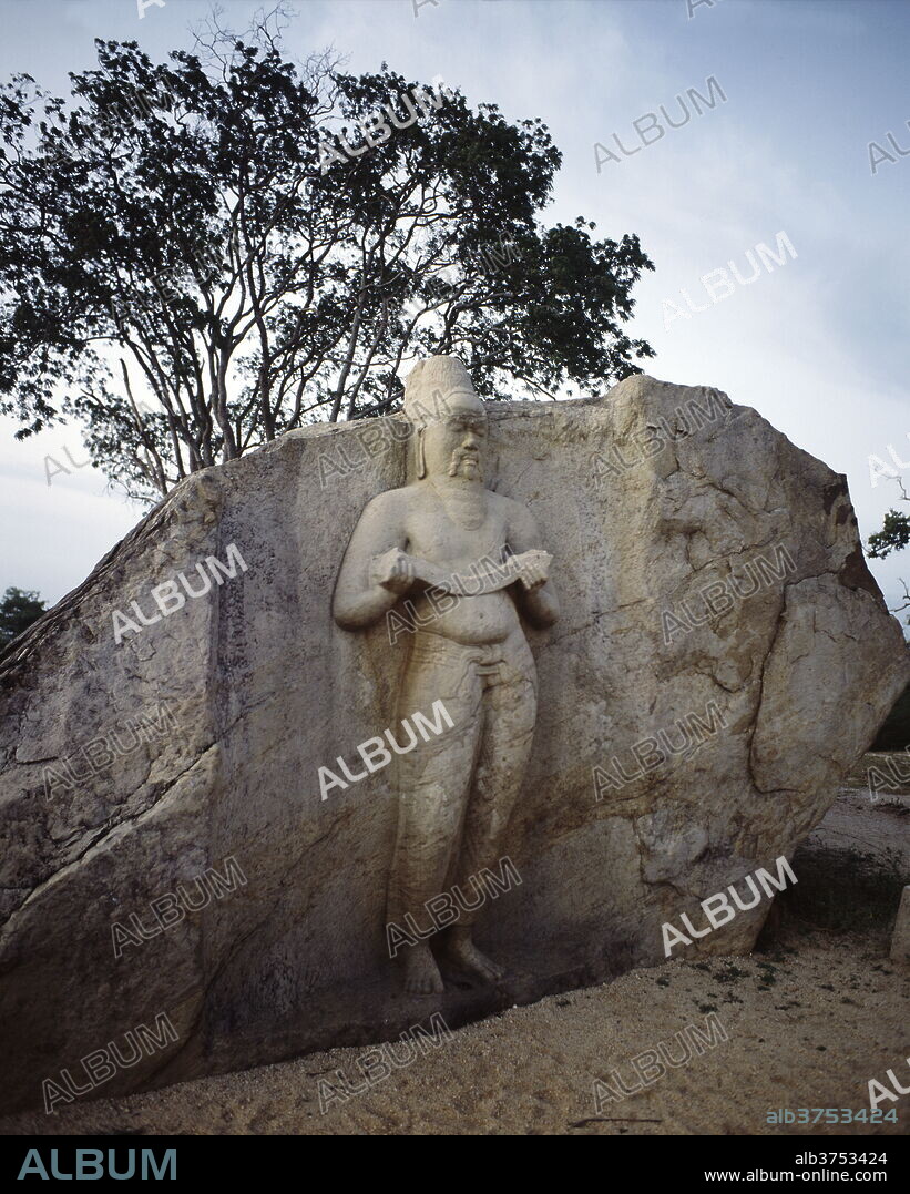 Statue of Parakramabahu the Great, medieval king, responsible for unifying the island in the 12th century, Polonnaruwa, UNESCO World Heritage Site, Sri Lanka, Asia.