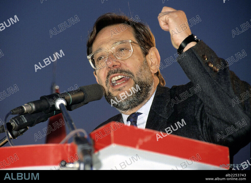 SOLANA , JAVIER. POLITICO ESPAÑOL. MADRID1942 -. DURANTE UN MITIN DEL PSOE.
