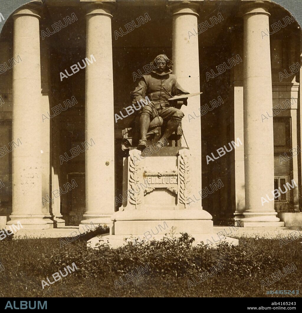 Madrid. Museo del Prado. Estatua de Velázquez.