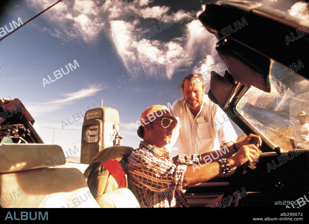 JOHNNY DEPP y TERRY GILLIAM en MIEDO Y ASCO EN LAS VEGAS, 1998 (FEAR AND LOATHING IN LAS VEGAS), dirigida por TERRY GILLIAM. Copyright UNIVERSAL PICTURES / MOUNTAIN, PETER.