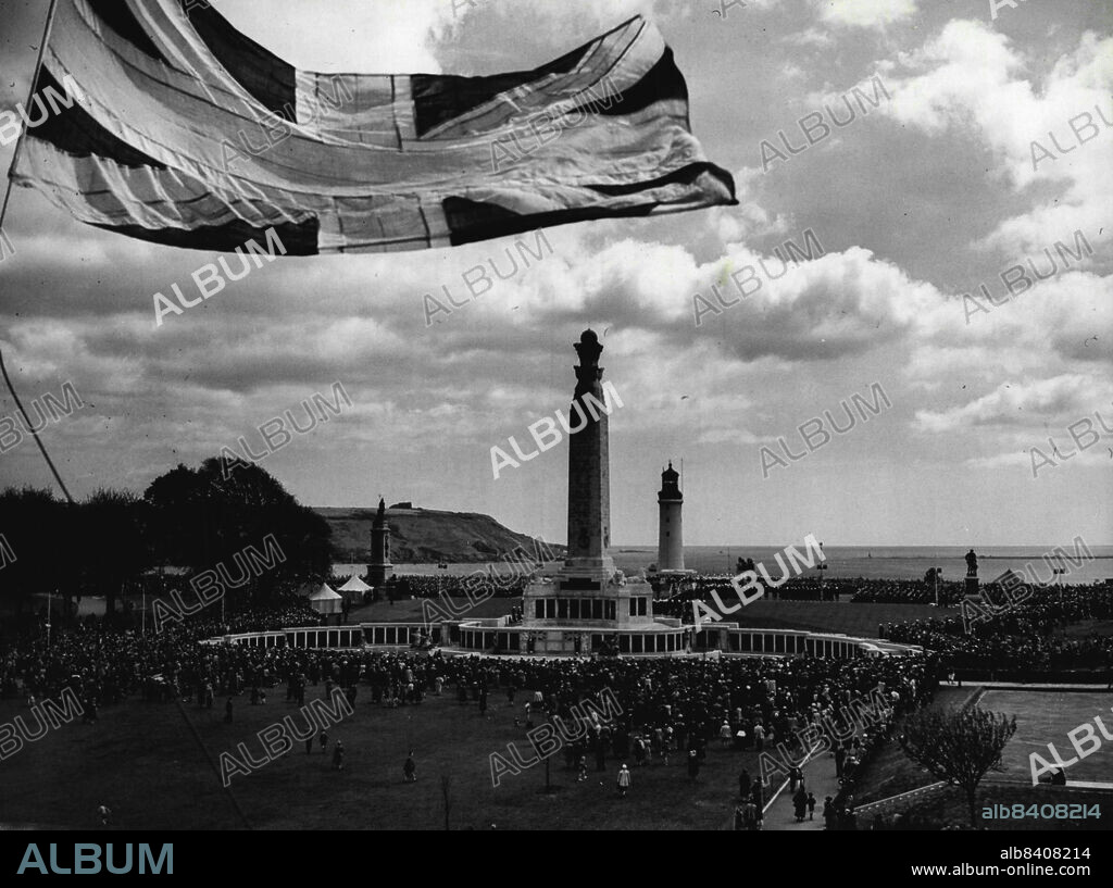 Plymouth's Naval Memorial Unveiled By Princess Margaret -- The scene at Plymouth Hoe to-day (Thursday) when Princess Margaret unveiled the war memorial to officers and men of the Naval Forces of the Commonwealth.May 20, 1954. (Photo by Reuterphoto).