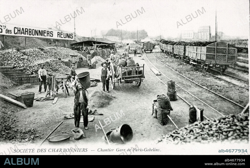 Chantier de la gare de Paris-Gobelins de la societe des Charbonniers reunis a Paris. Carte postale vers 1905. Credit: Collection KHARBINE-TAPABOR.