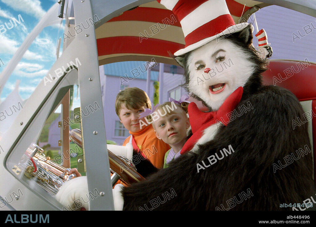 DAKOTA FANNING, MIKE MYERS y SPENCER BRESLIN en EL GATO, 2003 (DR. SEUSS' THE CAT IN THE HAT), dirigida por BO WELCH. Copyright UNIVERSAL STUDIOS/DREAMWORKS / GORDON, MELINDA SUE.