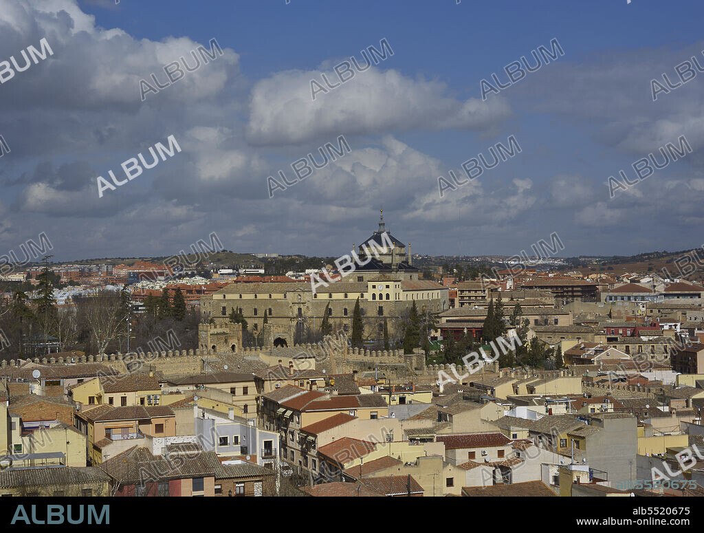 Toledo. Castilla-La Mancha. España. Panorámica de la ciudad en la que destaca el Hospital de Tavera, construído entre 1541 y 1603. Iniciado por Alonso de Covarrubias (1488-1570) y finalizado por Bartolomé Bustamante (1501-1570) en estilo renacentista.