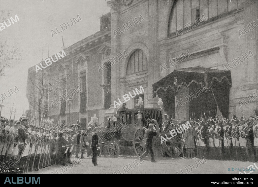 History of Spain. Madrid. Regency of Maria Cristina de Hasburgo-Lorena (1885-1902). The Opening of the Parliament in the Senate (20 April 1898). Arrival of Queen Regent Maria Cristina de Habsburgo-Lorena and her son Alfonso XIII to the Senate. Photoengraving by Laporta. La Ilustración Española y Americana, 1898.
