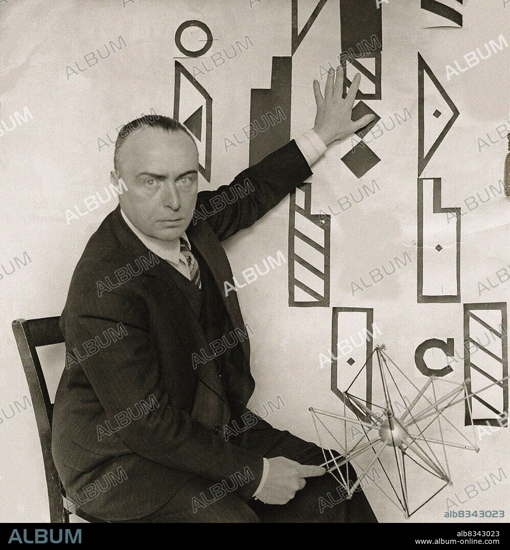 ANONYMOUS. Rudolf von Laban (1879-1958) and his Labanotation signs.