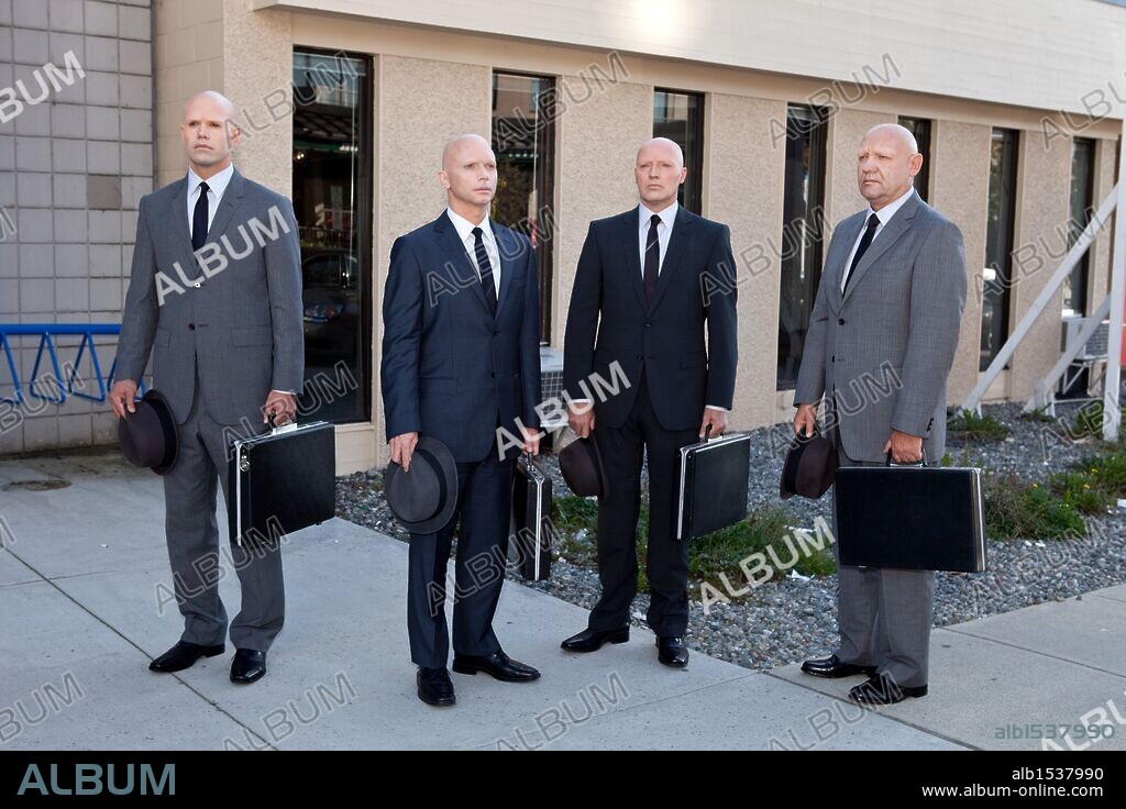 MICHAEL CERVERIS en FRINGE-AL LIMITE, 2008 (FRINGE), dirigida por BRAD ANDERSON, JEANNOT SZWARC y JOE CHAPPELLE. Copyright BAD ROBOT/FRINGE ELEMENT FILMS.