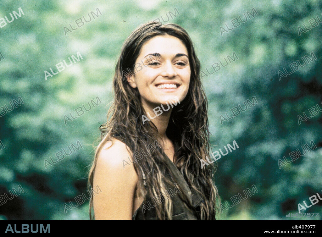 OLIVIA MOLINA en JARA, 2000, dirigida por MANUEL ESTUDILLO. Copyright LOTUS FILMS INTERNATIONAL.