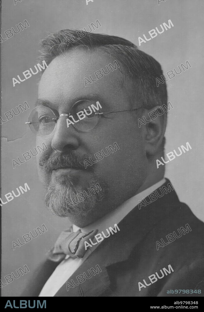 ALFONSO SÁNCHEZ PORTELA. 1945. Baldomero Argente del Castillo, Periodista, político y académico de Ciencias Morales y Políticas.