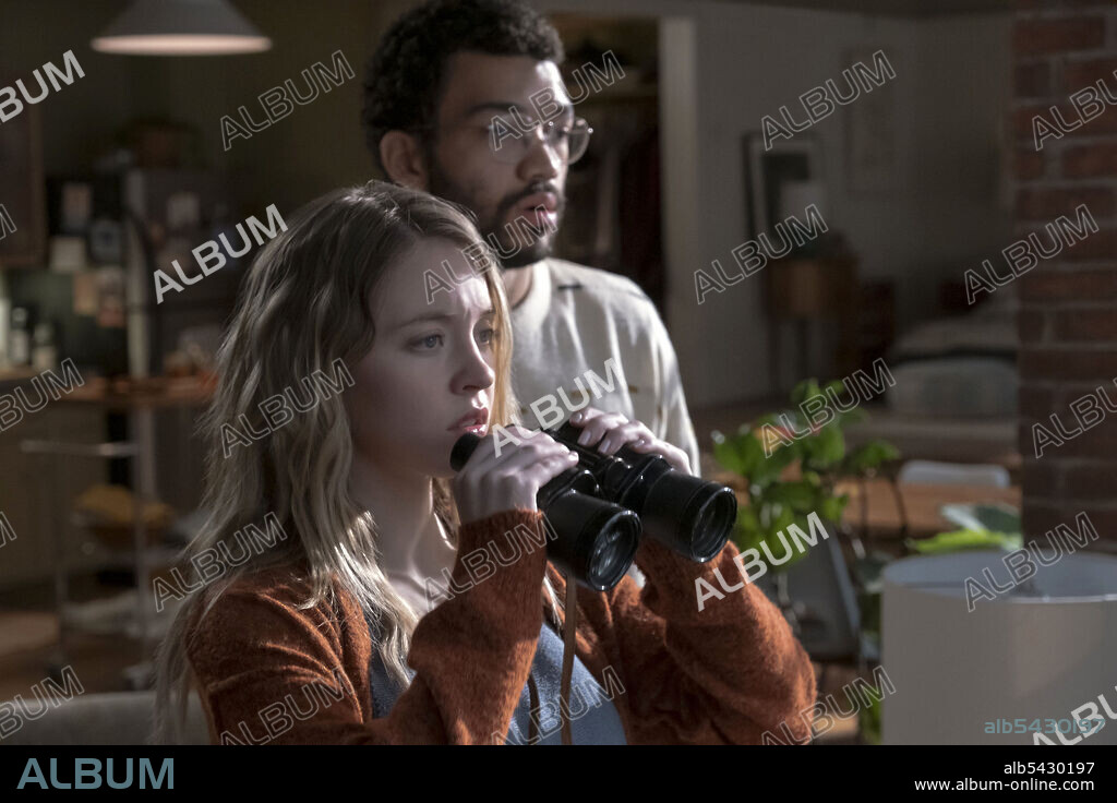 JUSTICE SMITH and SYDNEY SWEENEY in THE VOYEURS, 2021, directed by MICHAEL MOHAN. Copyright Divide/Conquer.