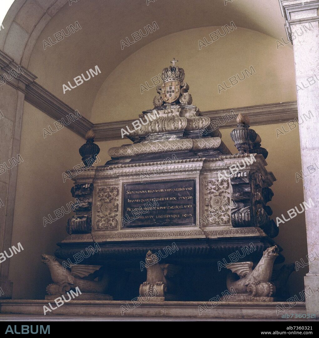 TUMBA DE JUAN IV DE PORTUGAL EN EL PANTEON DE LA CASA BRAGANZA - SIGLO XVII - FOTO AÑOS 60.