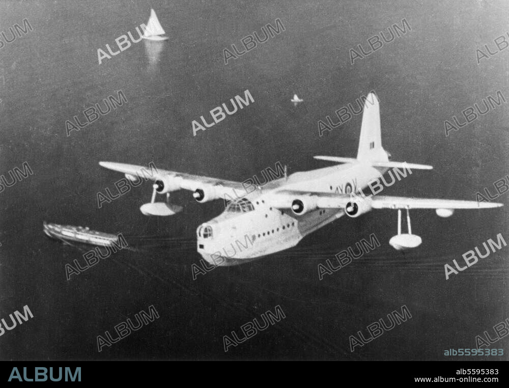 The Berlin Blockade, 24 June 1948 - 12. May 1949. (The Airlift began on 26 June). The Berlin Airlift: A Sunderland Flying Boat of the RAF on a flight from Berlin to Hamburg, above the Wannsee. Photo, around 1948.