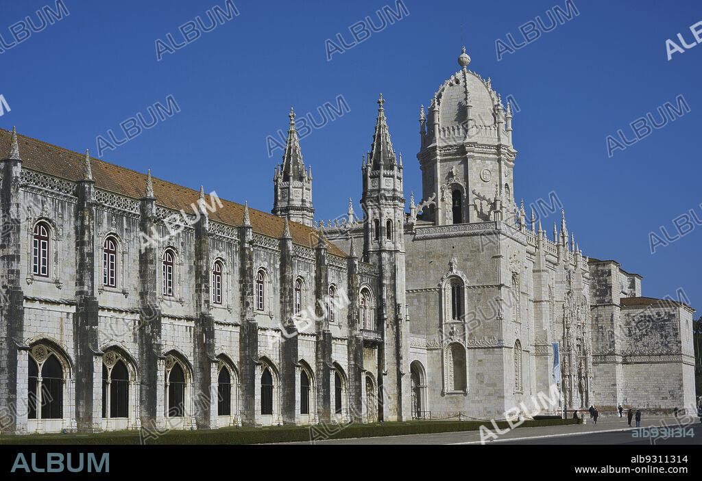 JOAO DE CASTILHO (14701552). CASTILIAN ARCHITECT.. Portugal. Lisbon. Monastery of the Hieronymites. King Manuel I commissioned its construction to commemorate the return of Vasco da Gama from India. It was designed in the Manueline style by Juan del Castillo (1470-1552). Exterior view of the building, with the dome of the church. 16th century.