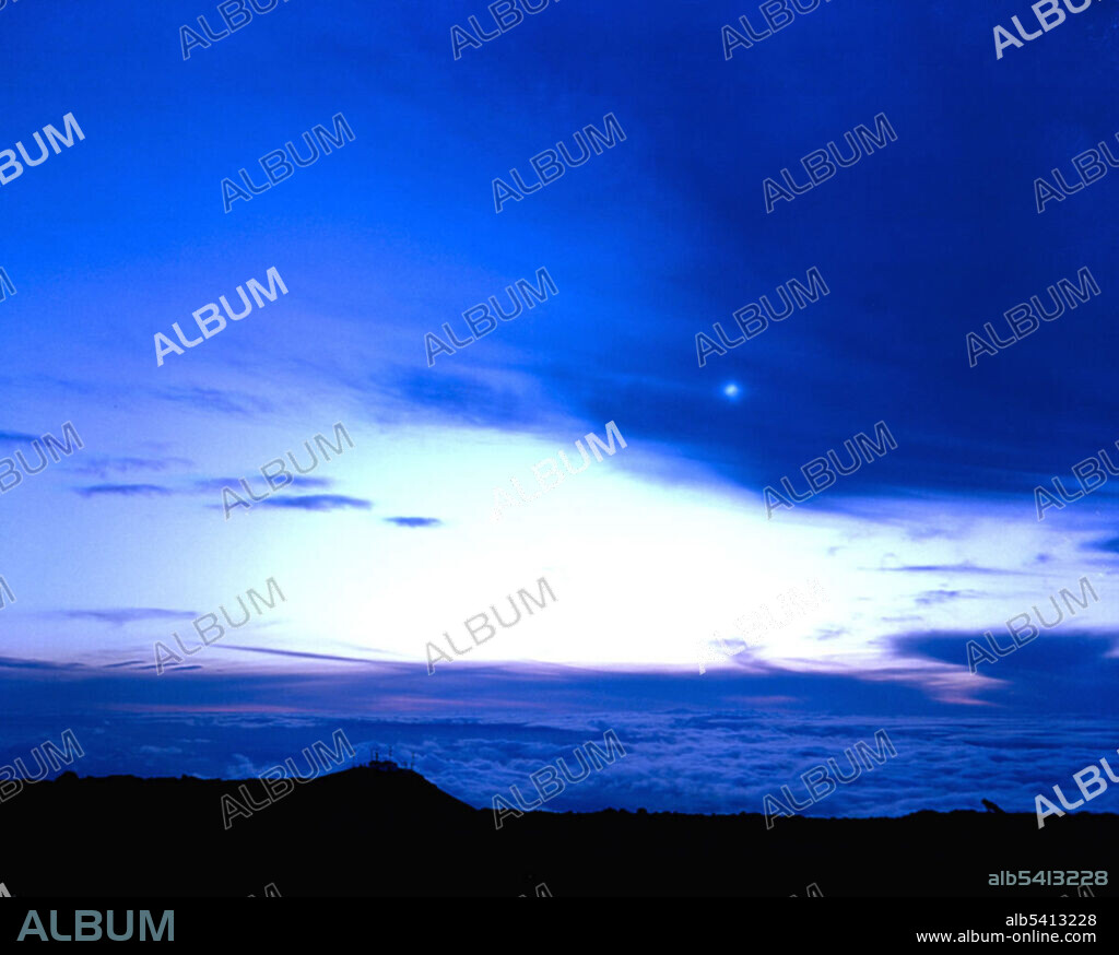 At 0 to 15 Sec Maui Station. Operation Fishbowl was a series of high-altitude nuclear tests in 1962 that were carried out by the United States as a part of the larger Operation Dominic nuclear test program. Flight-test vehicles were designed and manufactured by Avco Corporation. Starfish Prime was a July 9, 1962 high-altitude nuclear test conducted by the United States, a joint effort of the Atomic Energy Commission (AEC) and the Defense Atomic Support Agency. It was the largest nuclear test conducted in outer space and one of five conducted by the US in space. A Thor rocket carrying a W49 thermonuclear warhead (manufactured by Los Alamos Scientific Laboratory) and a Mk. 2 reentry vehicle was launched from Johnston Island in the Pacific Ocean, about 900 miles west-southwest of Hawaii. The explosion took place at an altitude of 250 miles, above a point 19 miles southwest of Johnston Island. It produced a yield equivalent to 1.4 megatonnes of TNT.