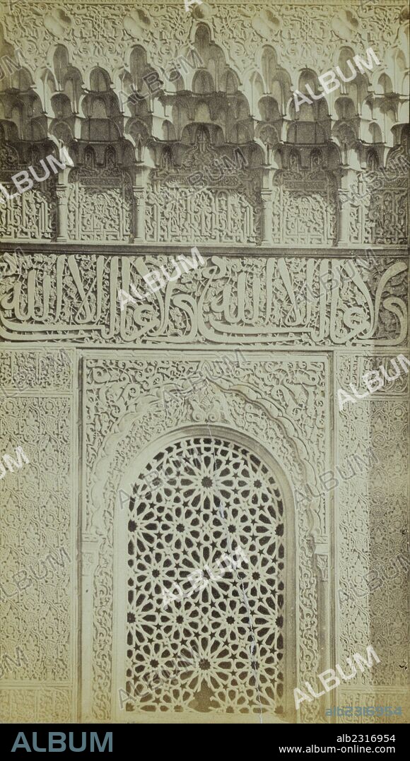 Alhambra, detalle de ventana con celosía, atauriques y yeserías.