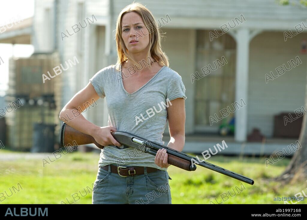 EMILY BLUNT in LOOPER, 2012, directed by RIAN JOHNSON. Copyright DMG ENTERTAINMENT.