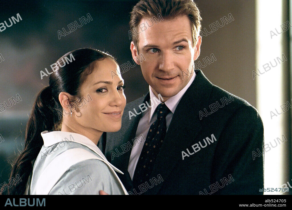 JENNIFER LOPEZ et RALPH FIENNES dans MAID IN MANHATTAN, 2002, réalisé par WAYNE WANG. Copyright COLUMBIA PICTURES.