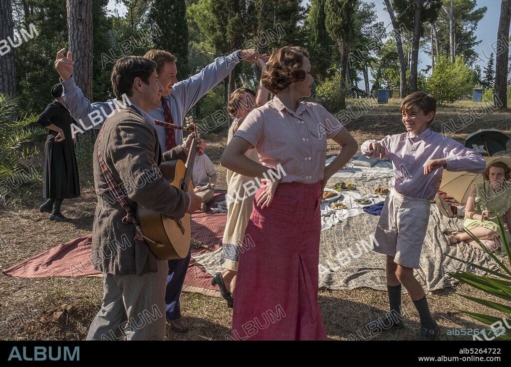 ALEXIS GEORGOULIS, Anna Savva, Daisy Waterstone, KEELEY HAWES, Lucy Black y MILO PARKER en LOS DURRELL, 2016 (THE DURRELL). Copyright Sid Gentle Films/Masterpiece Theatre/ITV - Independent Television. Episode 2x3.