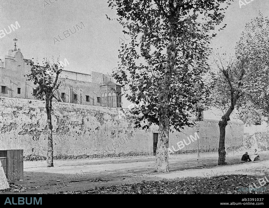 Barcelona (finales del siglo XIX). Prisión General de Barcelona. En primer término, espacio donde eran ejecutados los condenados a la pena capital, conocido con el nombre de "Pati dels Corders". A partir de 1839 las autoridades municipales decidieron aprovechar el edificio del antiguo convento de San Vicente de Paúl, en la actual plaza de Folch i Torres, Reina Amalia, para convertirlo en prisión. Fué derribada en 1936.