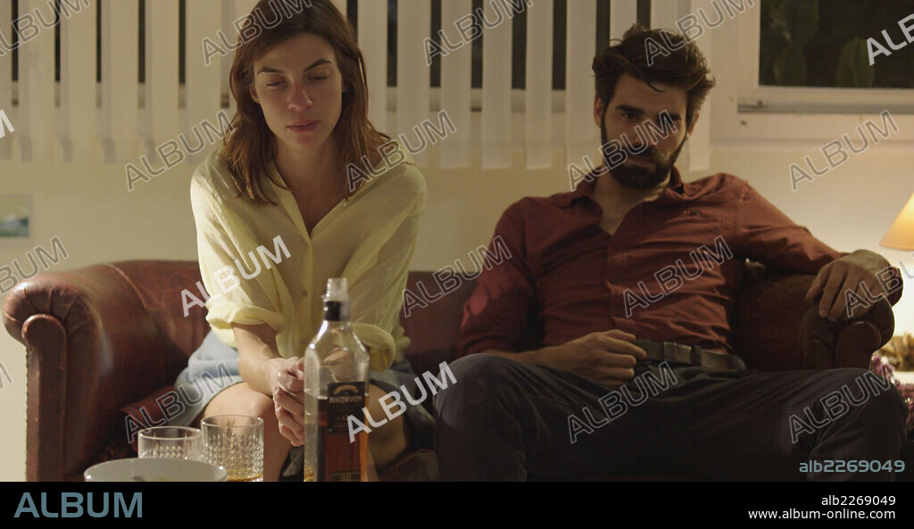 DAVID VERDAGUER y NATALIA TENA en 10.000 KM, 2014, dirigida por CARLOS MARQUES. Copyright LASTOR MEDIA/LA PANDA/TVE/TV3/MEDIA.