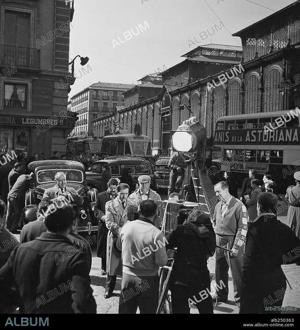 EL PISITO, 1959, dirigida por MARCO FERRERI. Copyright DOCUMENTO FILMS.