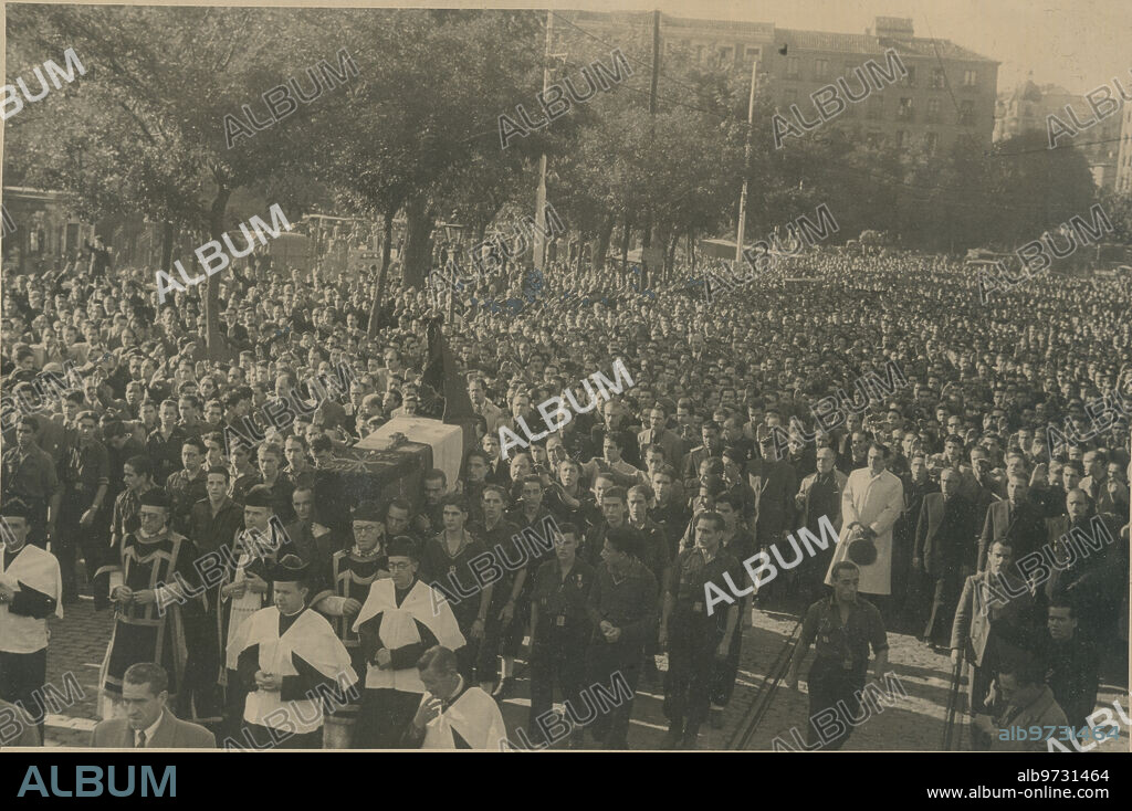 Madrid, 10/26/1946. Burial of Hipólito Moreno Díaz, of the Youth Front, Falange youth organization, murdered by the communists on the Puente de Vallecas.