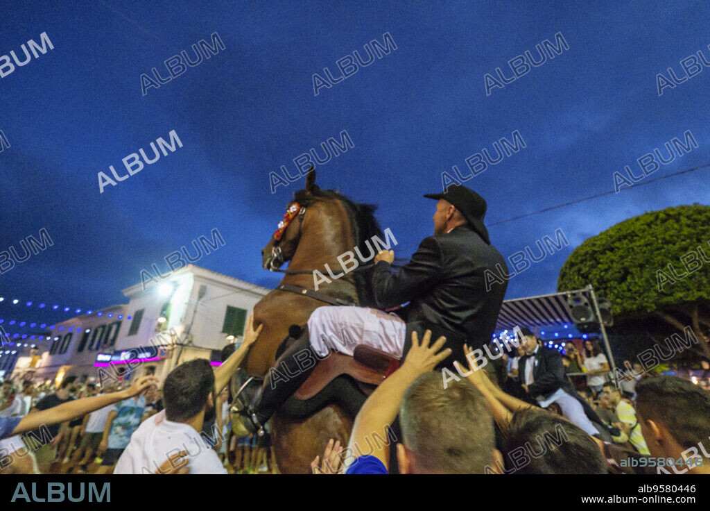 Jaleo, danza tradicional con caballos, originaria del siglo XIV, fiestas de Sant Lluís, Menorca, balearic islands, Spain.