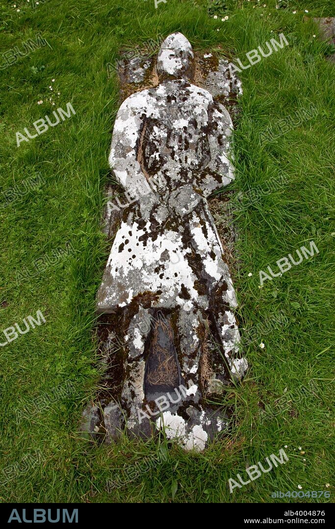 Grave of Angus Martin, Kilmuir Graveyard, Skye, Highland, Scotland. Carved stone figure of a medieval warrior.