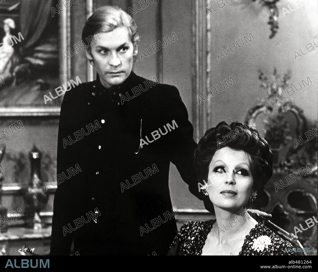 HELMUT BERGER y SILVANA MANGANO en CONFIDENCIAS, 1974 (GRUPPO DI FAMIGLIA IN UN INTERNO), dirigida por LUCHINO VISCONTI. Copyright NEW LINE CINEMA.