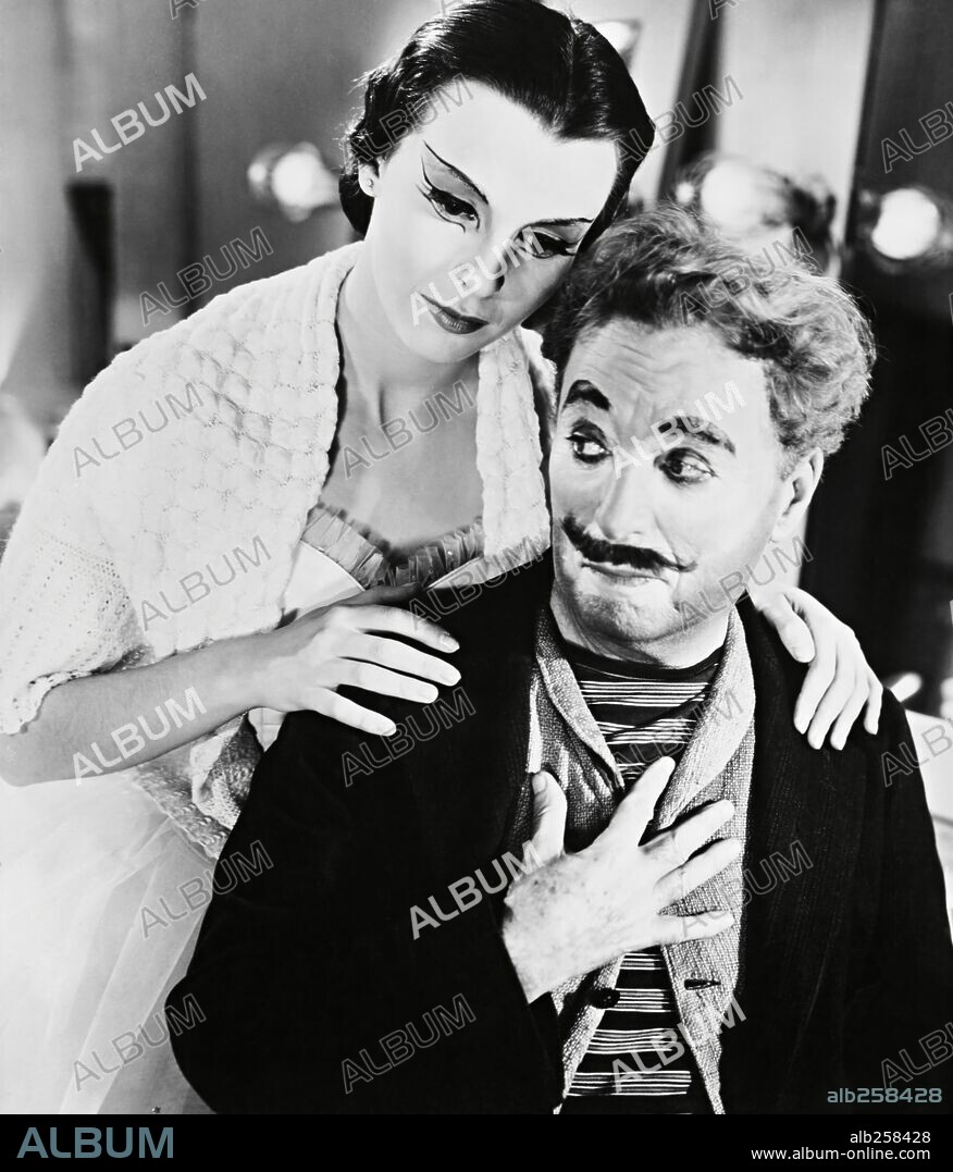 CHARLIE CHAPLIN y CLAIRE BLOOM en CANDILEJAS, 1952 (LIMELIGHT), dirigida por CHARLES CHAPLIN. Copyright UNITED ARTISTS.