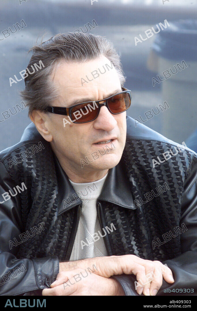 ROBERT DE NIRO dans MAFIA BLUES 2 - LA RECHUTE!, 2002 (ANALYZE THAT), réalisé par HAROLD RAMIS. Copyright WARNER BROS/VILLAGE ROADSHOW FILMS.