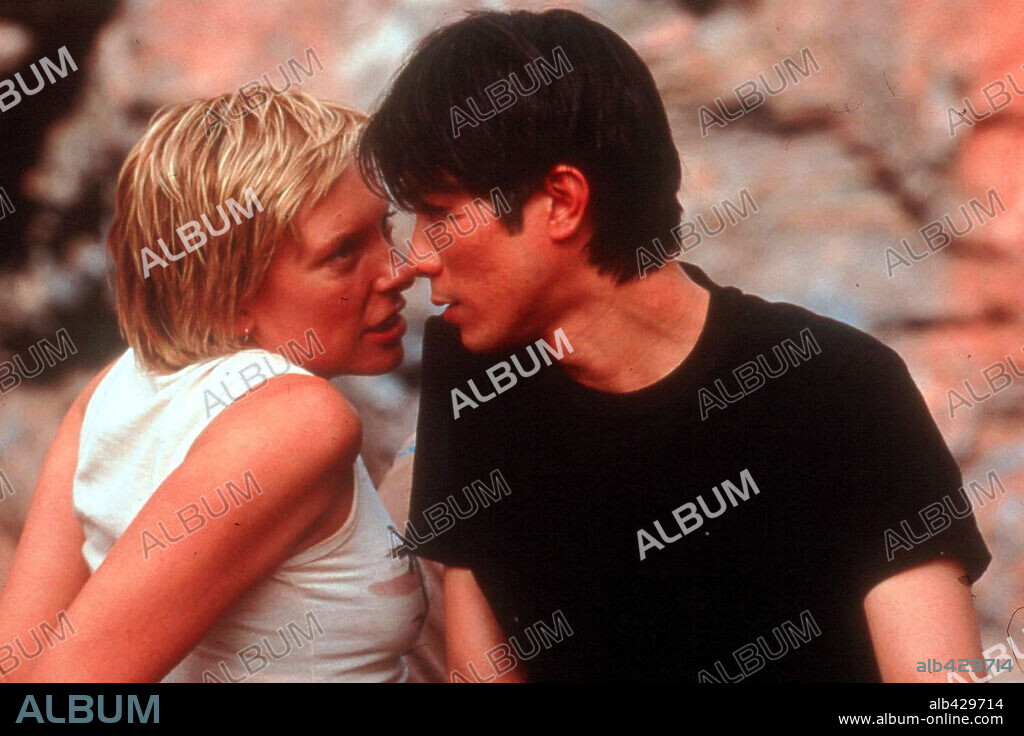 GOTARO TSUNASHIMA and TONI COLLETTE in JAPANESE STORY, 2003, directed by SUE BROOKS. Copyright GECKO FILMS.