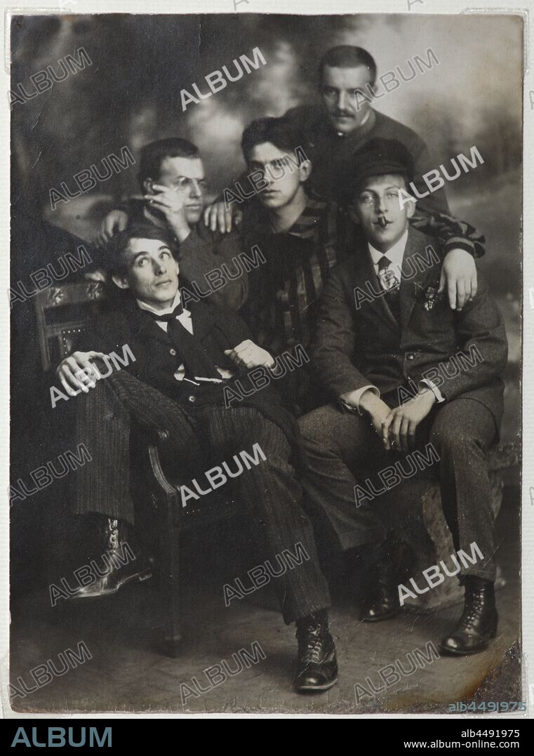ANÓNIMO. Aleksei Kruchenykh, David Burliuk, Vladimir Mayakovsky, Nikolai Burliuk and Benedikt Livshits.