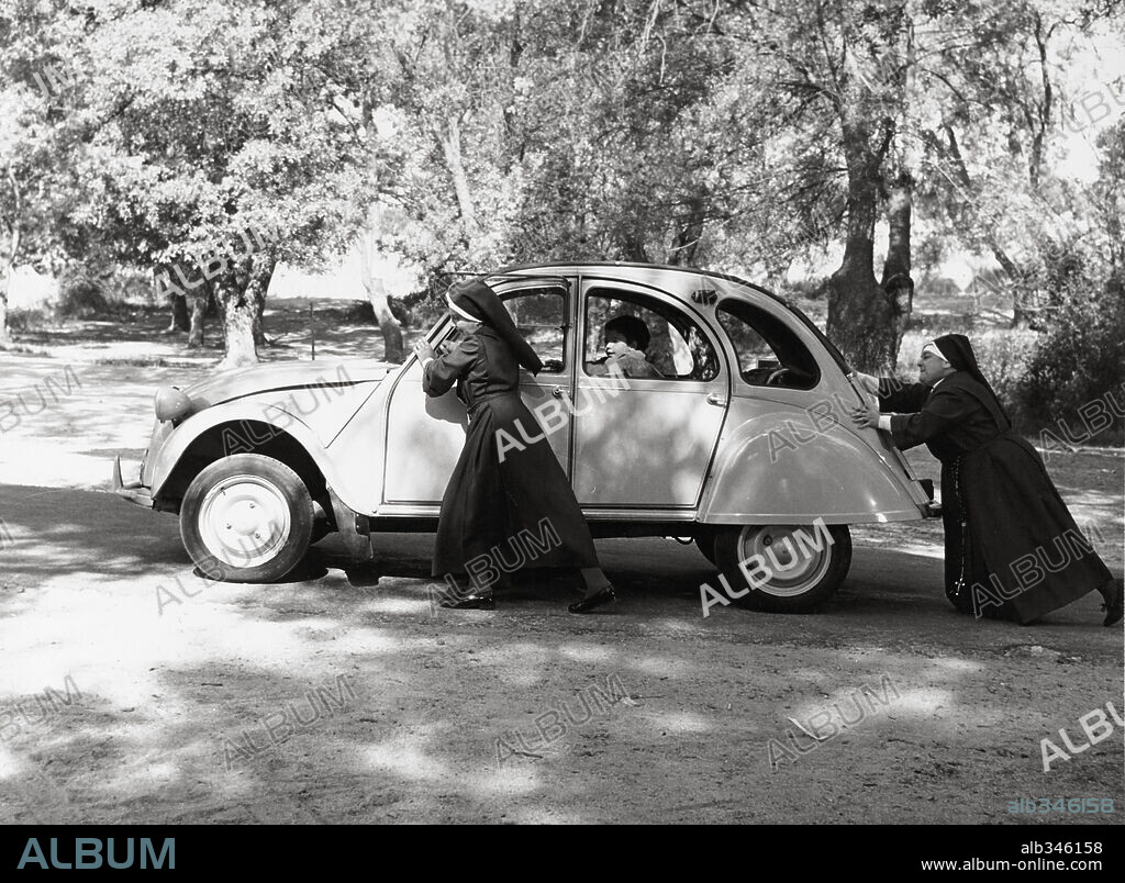GRACITA MORALES en SOR CITROËN, 1967, dirigida por PEDRO LAZAGA. Copyright FILMAYER.