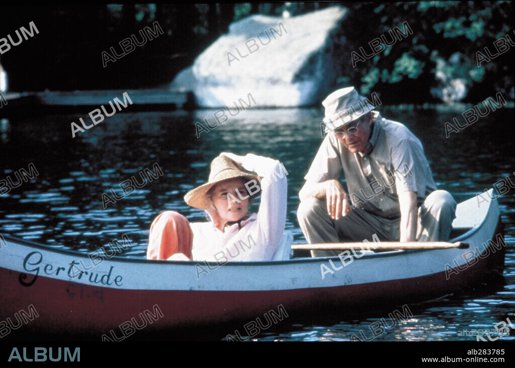 HENRY FONDA y KATHARINE HEPBURN en EN EL ESTANQUE DORADO, 1981 (ON GOLDEN POND), dirigida por MARK RYDELL. Copyright UNIVERSAL PICTURES.