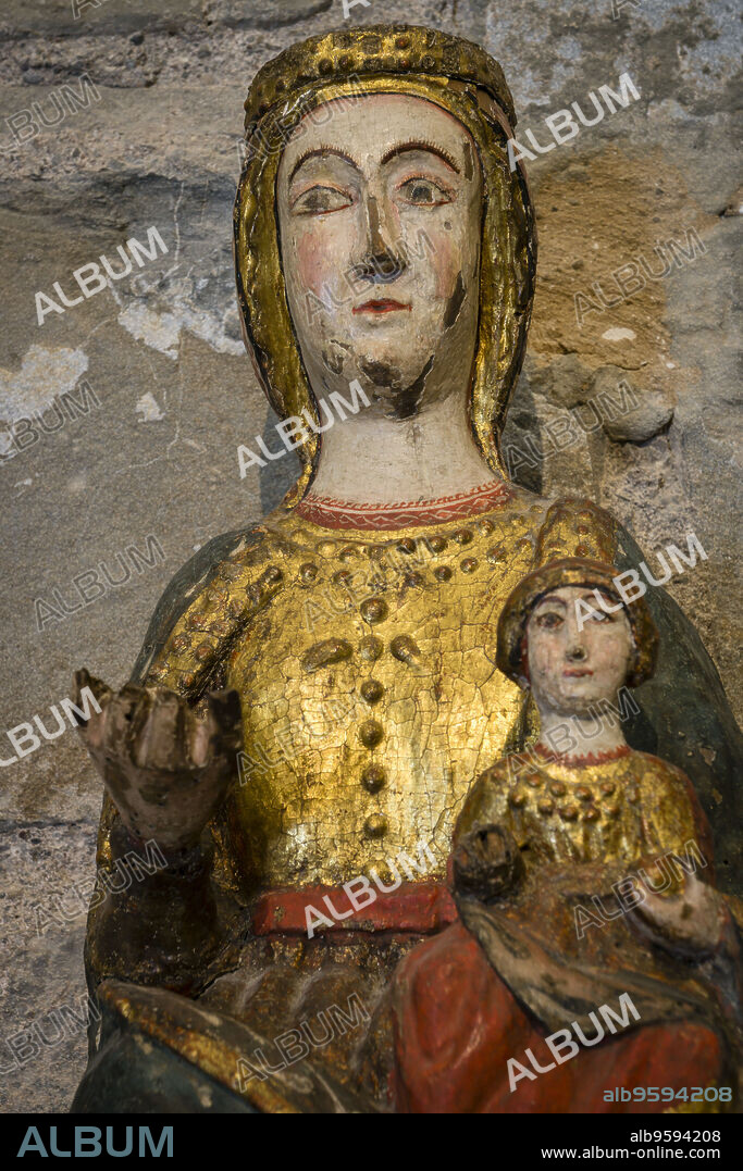 virgen de Siresa,madera dorada y policromada,sigloXIII,iglesia del monasterio de San Pedro, siglos XI-XII,Siresa,valle de Hecho, pirineo aragones,Huesca,Spain.