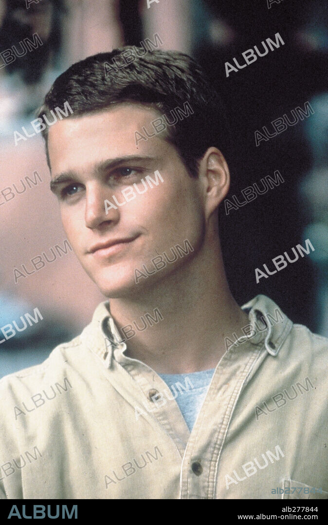 CHRIS O'DONNELL in MAD LOVE, 1995, directed by ANTONIA BIRD. Copyright TOUCHSTONE PICTURES.