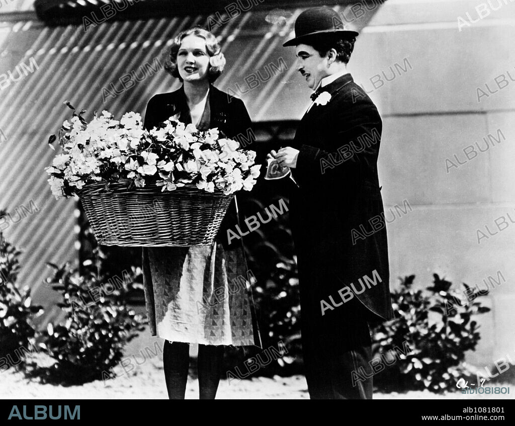 CHARLIE CHAPLIN y VIRGINIA CHERRILL en LUCES DE LA CIUDAD, 1931 (CITY LIGHTS), dirigida por CHARLES CHAPLIN. Copyright UNITED ARTISTS.
