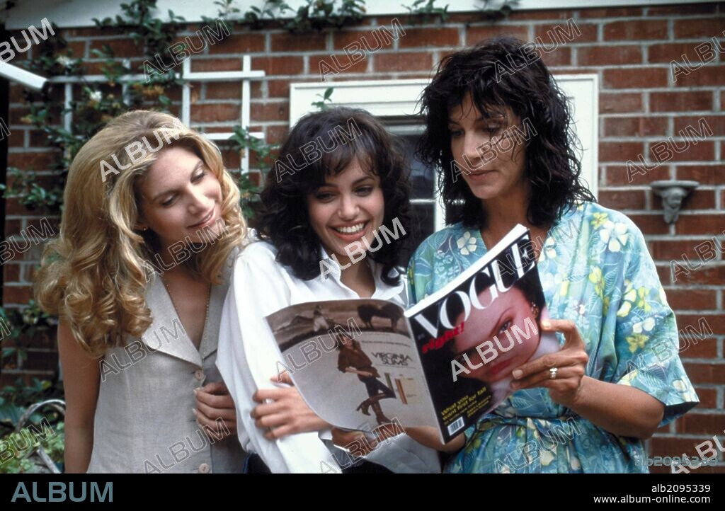ANGELINA JOLIE, ELIZABETH MITCHELL y MERCEDES RUEHL en GIA, 1998, dirigida por MICHAEL CRISTOFER. Copyright HBO.