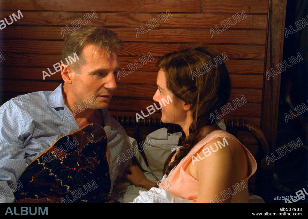 LAURA LINNEY and LIAM NEESON in KINSEY, 2004, directed by BILL CONDON. Copyright 20TH CENTURY FOX / REGAN, KEN.