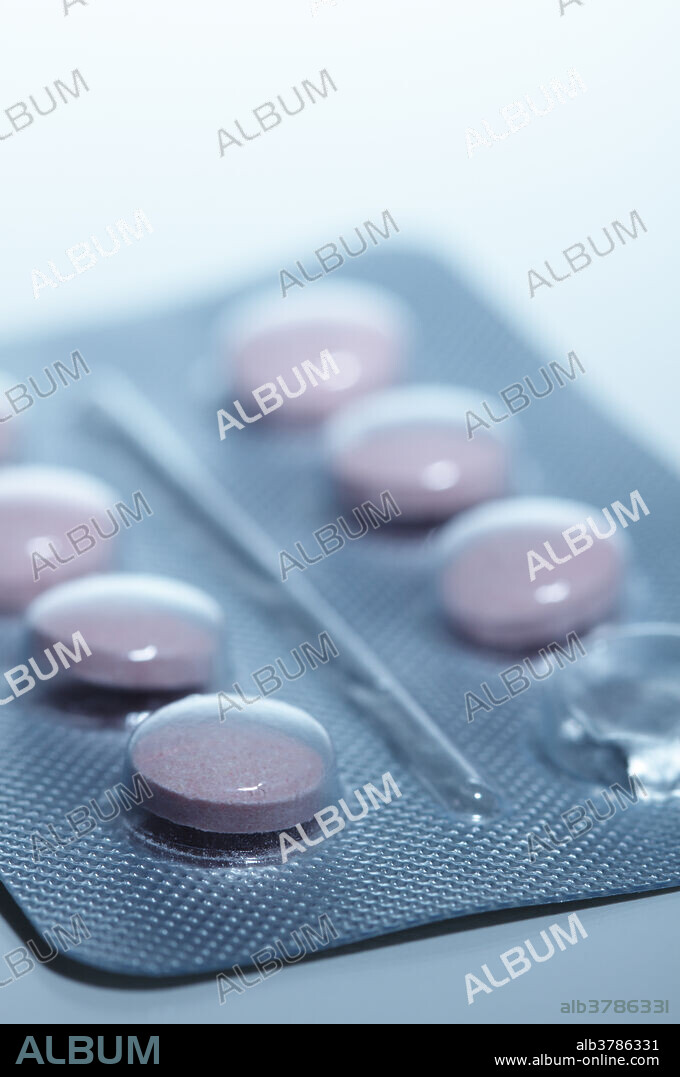 Editorial use only . Bonine. Blister pack containing chewable 25-mg Bonine tablets. Bonine (generic meclozine or meclizine) is an antihistamine and an antiemetic. It is typically used to treat motion sickness. Other brand names: Bonamine, Antivert, Postafen, Sea Legs, Dramamine.